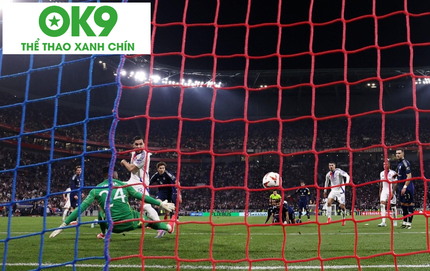 Man Utd đánh rơi chiến thắng trước Lyon sau hai sai lầm của Onana